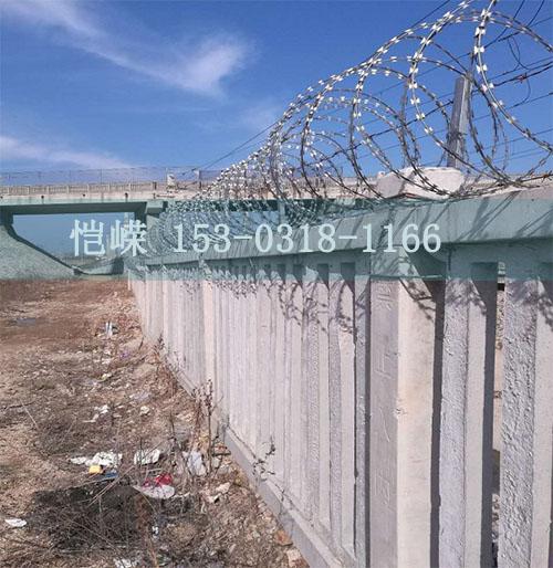 鄭州加高網(wǎng)片廠家、產(chǎn)品圖片及防護(hù)欄應(yīng)用解析